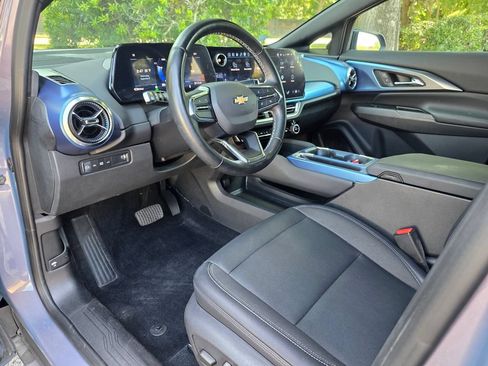 Certified 2024 Chevrolet Equinox EV LT w/ LPO, Blackout Package FWD image 11