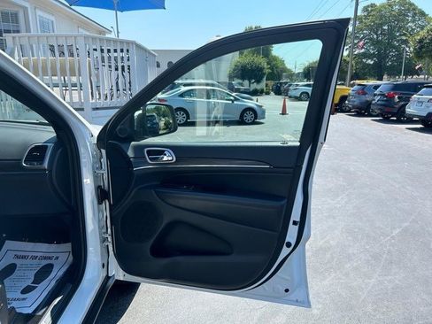 Used 2019 Jeep Grand Cherokee Limited AWD/4WD image 25