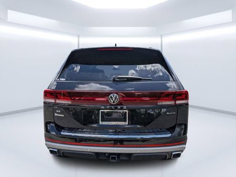 Certified 2025 Volkswagen Atlas Peak Edition SE AWD/4WD image 4