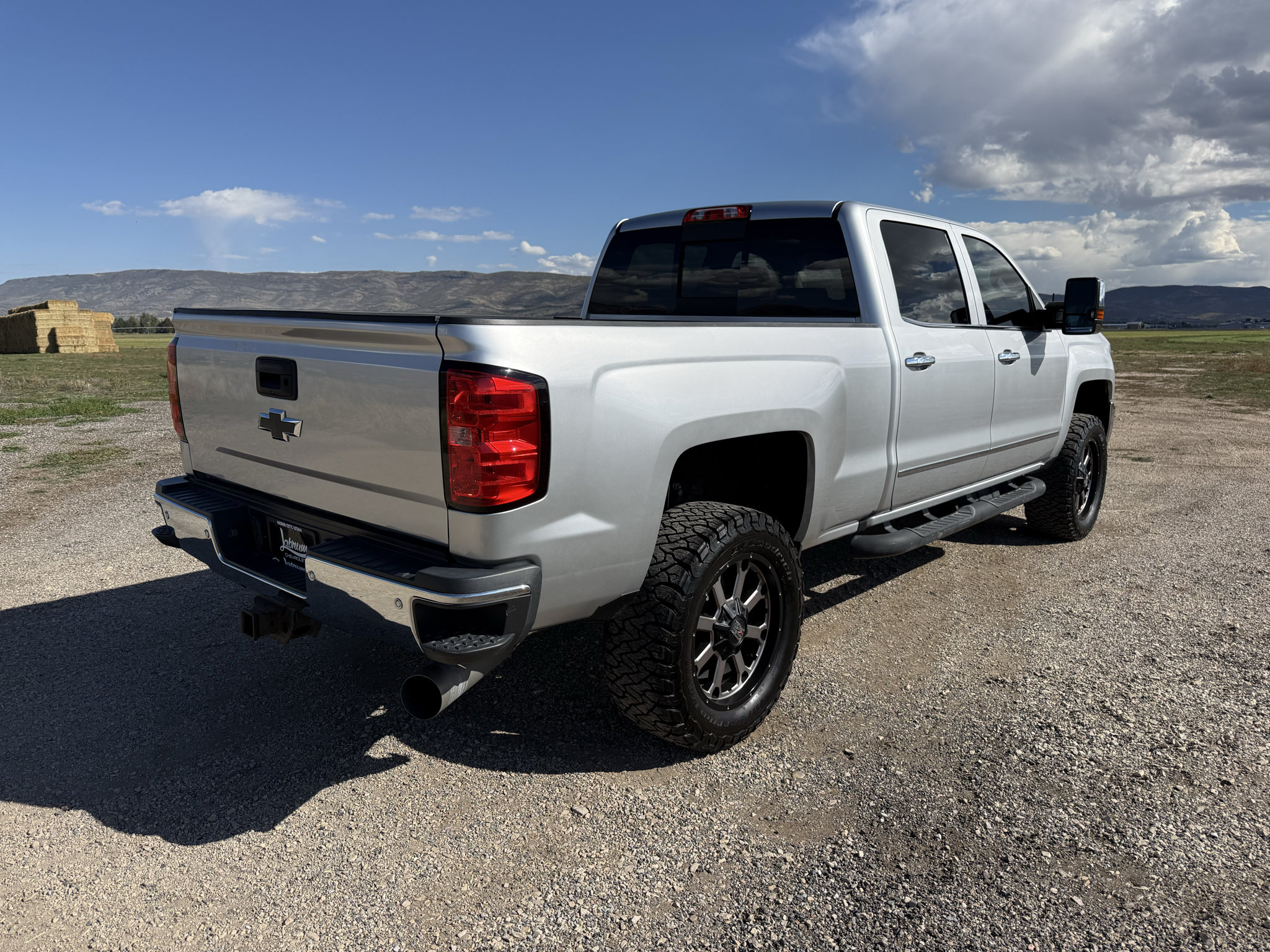 Used 2017 Chevrolet Silverado 2500 LTZ w/ Duramax Plus Package AWD/4WD image 7