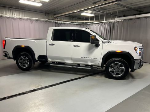 Used 2025 GMC Sierra 2500 SLT w/ SLT Premium Package image 8