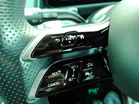 Used 2024 Mercedes-Benz GLB 250 image 39