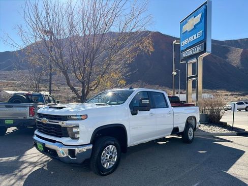 Used 2024 Chevrolet Silverado 2500 LT image 1