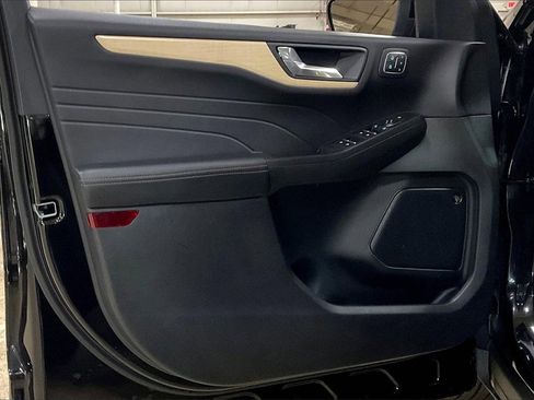 Used 2021 Ford Escape Titanium w/ Titanium Elite Package image 22