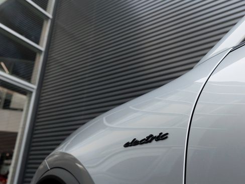 New 2026 Porsche Macan 4S Electric image 13