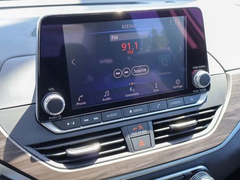 Used 2025 Nissan Altima 2.5 SV image 5