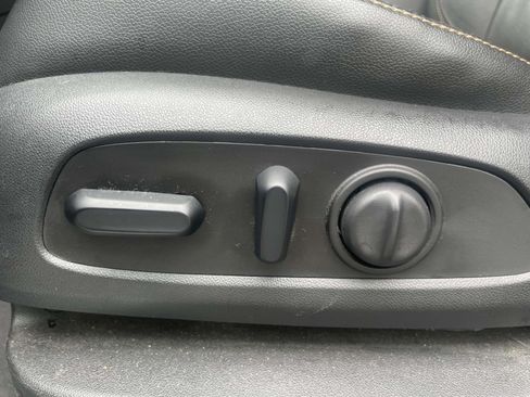 Used 2020 Chevrolet Equinox Premier FWD image 17