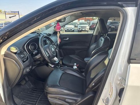 Used 2018 Jeep Compass Latitude FWD image 10