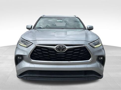Used 2021 Toyota Highlander Limited AWD/4WD image 2
