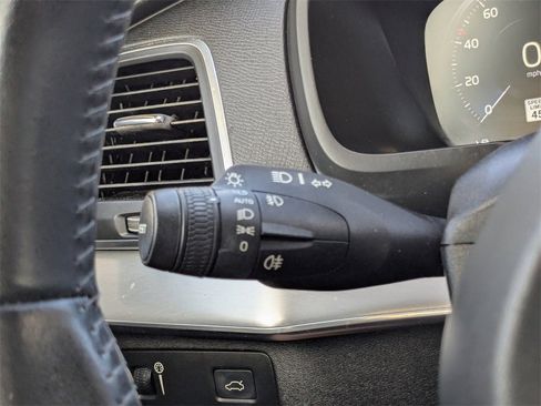 Used 2018 Volvo XC90 T6 Momentum w/ Convenience Package image 33