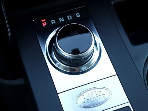 Used 2018 Land Rover Discovery SE image 30