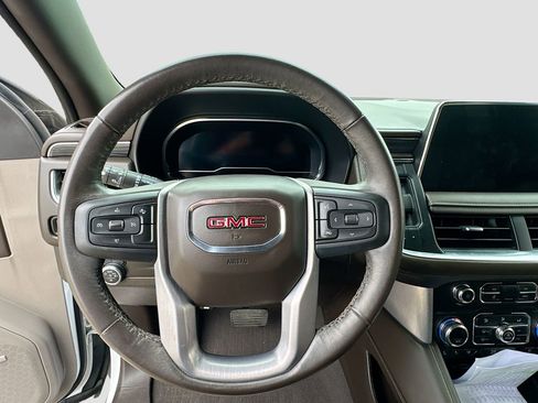 Used 2023 GMC Yukon XL SLT AWD/4WD image 14