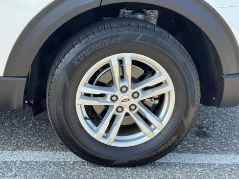 Certified 2022 Ford Explorer XLT w/ Class IV Trailer Tow Package image 9