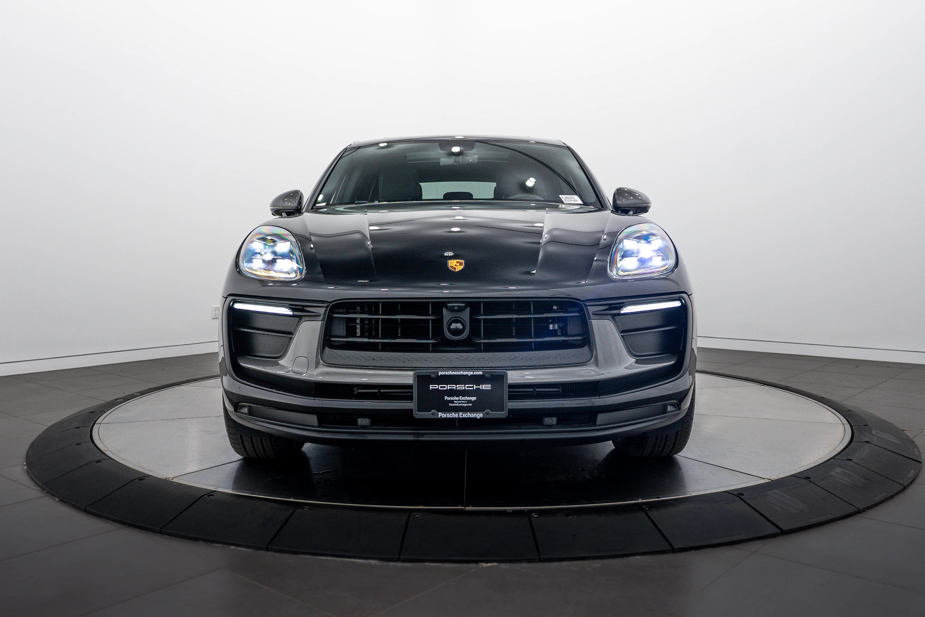 Certified 2026 Porsche Macan Turbo AWD/4WD image 10