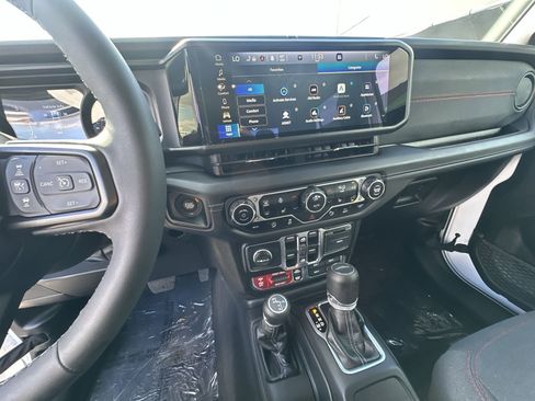 Used 2025 Jeep Gladiator Rubicon w/ Safety Group AWD/4WD image 24