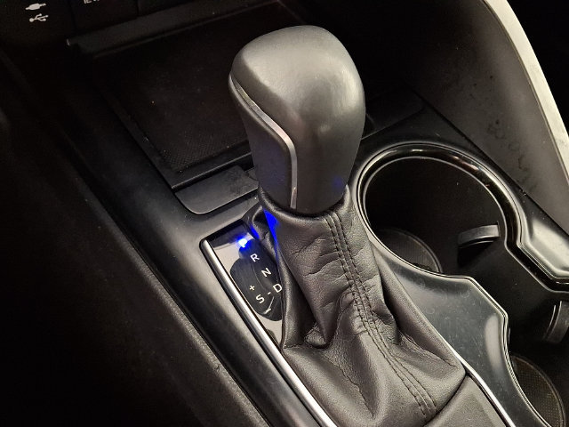 Used 2018 Toyota Camry SE FWD image 16