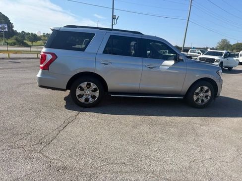 Used 2020 Ford Expedition XLT w/ Equipment Group 202A AWD/4WD image 17