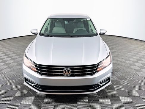 Used 2018 Volkswagen Passat 2.0T S FWD image 2
