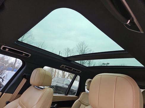 Used 2024 Land Rover Range Rover Long Wheelbase SE image 14