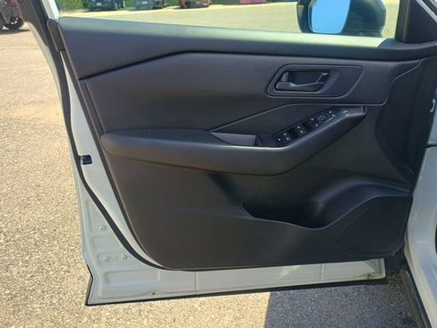 Used 2024 Nissan Rogue S AWD/4WD image 22