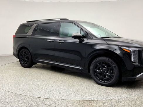 Used 2025 Kia Carnival SX Prestige image 3