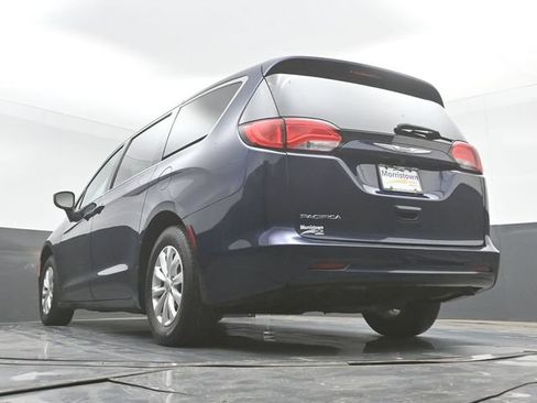 Used 2017 Chrysler Pacifica Touring w/ Tire & Wheel Group FWD image 49