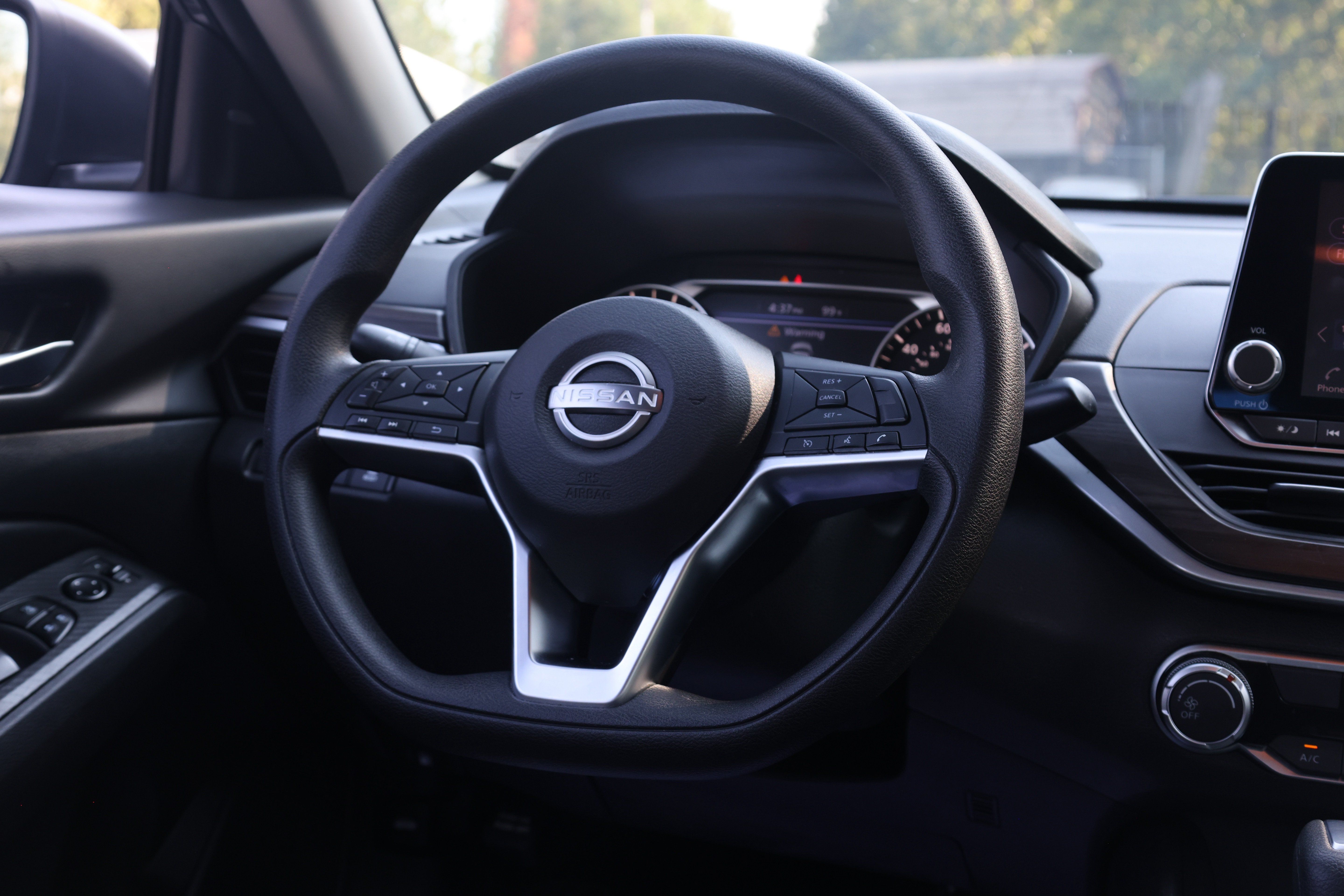 Used 2025 Nissan Altima 2.5 SV FWD image 25