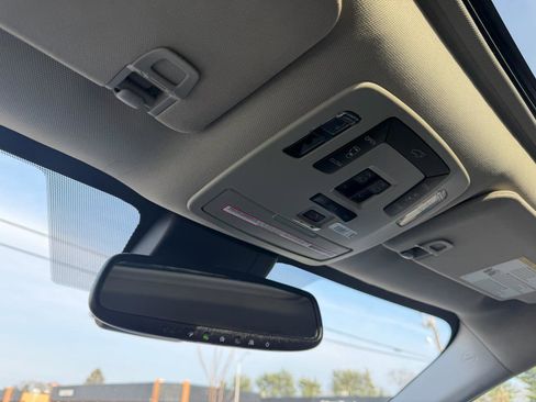 Used 2023 Toyota Sienna XLE FWD image 14
