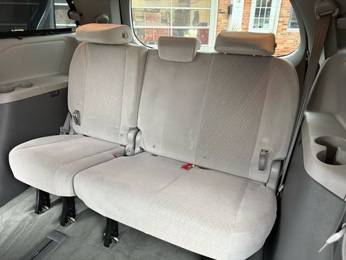 Used 2015 Toyota Sienna LE image 29