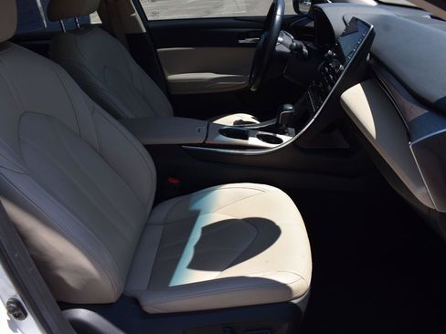 Used 2021 Toyota Avalon XLE w/ Moonroof Package FWD image 14
