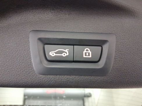 Used 2021 BMW X5 xDrive45e w/ M Sport Package image 31