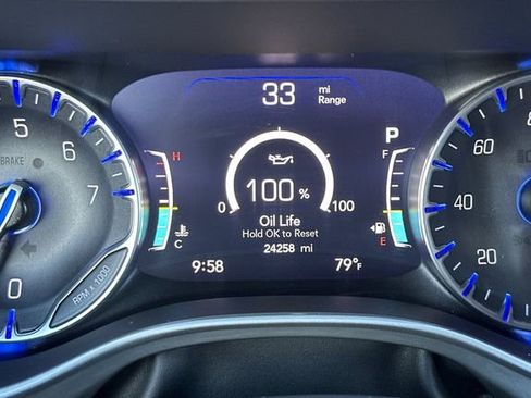 Used 2025 Chrysler Pacifica Select image 27