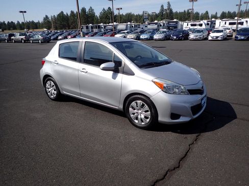 Used 2012 Toyota Yaris LE image 7