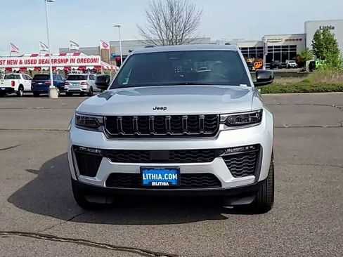 New 2026 Jeep Grand Cherokee Limited AWD/4WD image 3