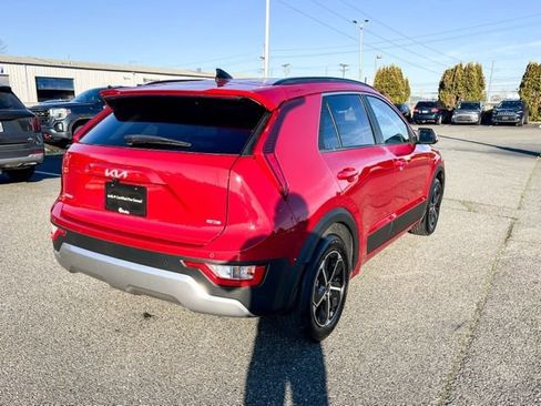 Certified 2024 Kia Niro EX image 7