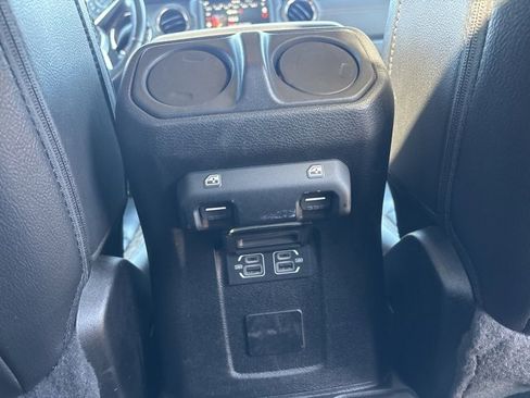 Used 2022 Jeep Gladiator Overland image 14