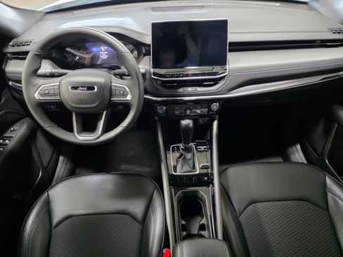 Used 2025 Jeep Compass Latitude w/ Convenience Group AWD/4WD image 18