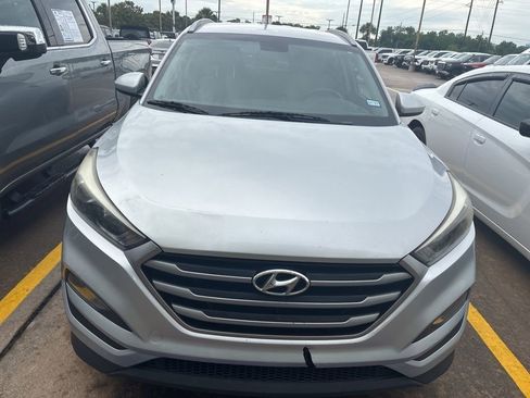 Used 2017 Hyundai Tucson SE AWD/4WD image 3