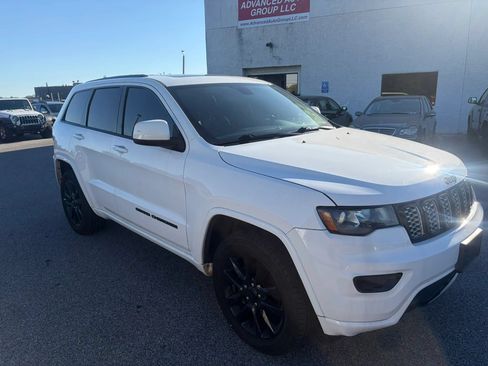 Used 2019 Jeep Grand Cherokee Altitude AWD/4WD image 1
