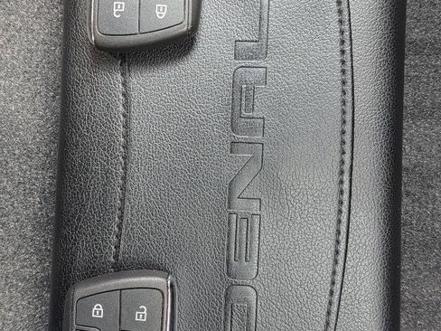 Used 2021 GMC Yukon Denali w/ Denali Ultimate Package AWD/4WD image 62
