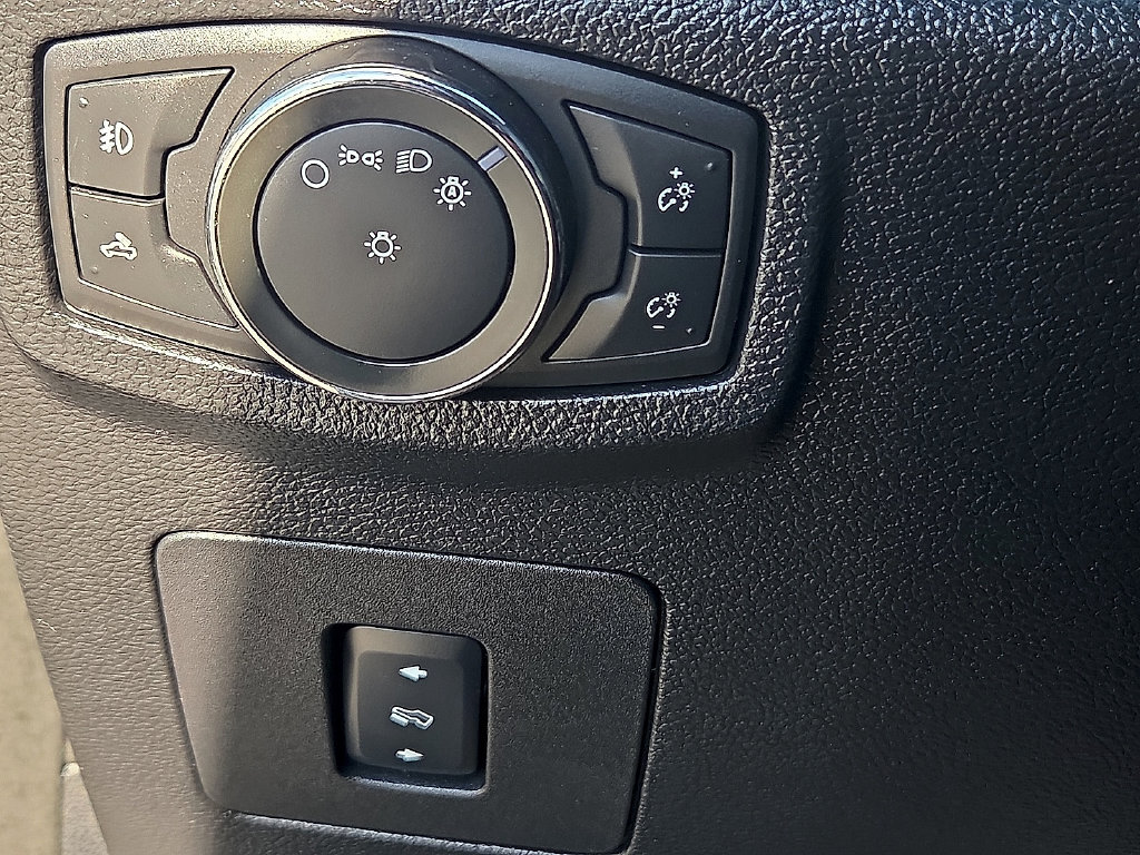 Used 2016 Ford F150 Lariat w/ Equipment Group 502A Luxury AWD/4WD image 19