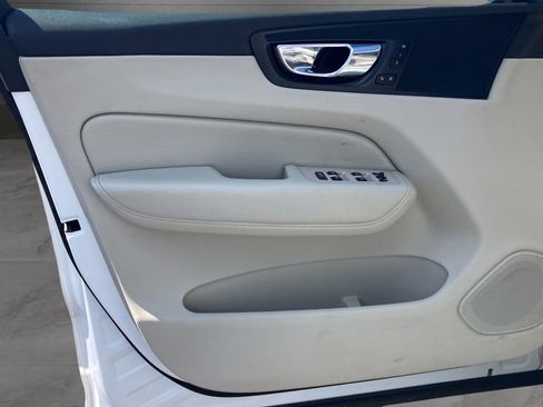 Used 2019 Volvo XC60 T6 Momentum w/ Premium Package AWD/4WD image 10