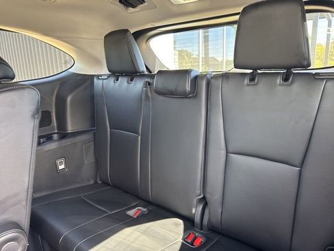 Used 2023 Toyota Highlander Limited image 11