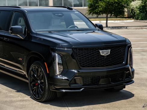 Used 2026 Cadillac Escalade ESV V w/ LPO, ONYX Package AWD/4WD image 27