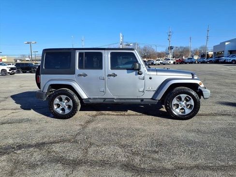 Used 2018 Jeep Wrangler Unlimited Sahara image 12