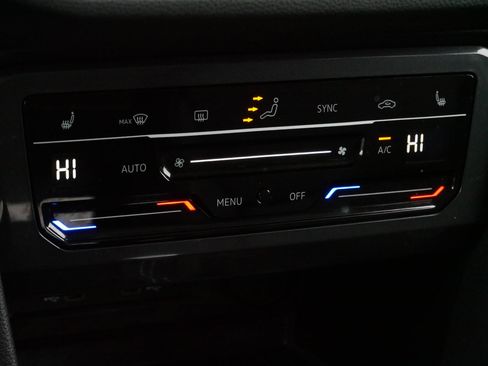 Certified 2024 Volkswagen Tiguan SE image 23