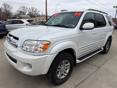 Used 2006 Toyota Sequoia Limited image 3