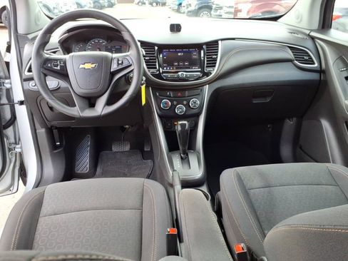 Used 2020 Chevrolet Trax LS w/ Tint and Cruise Package FWD image 12