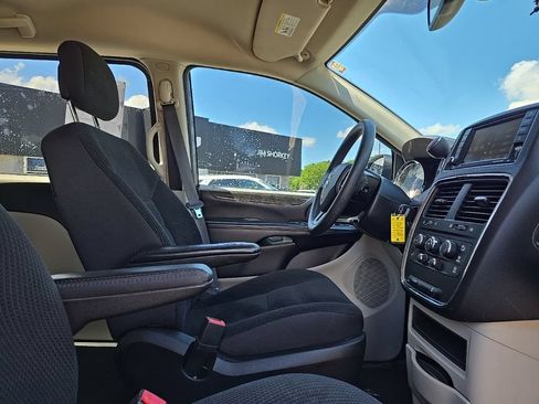Used 2019 Dodge Grand Caravan SE FWD image 31