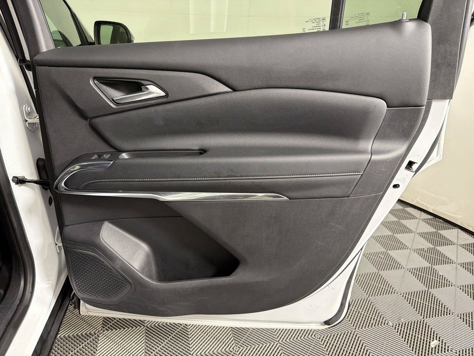 Used 2024 Chevrolet Traverse LT FWD image 15